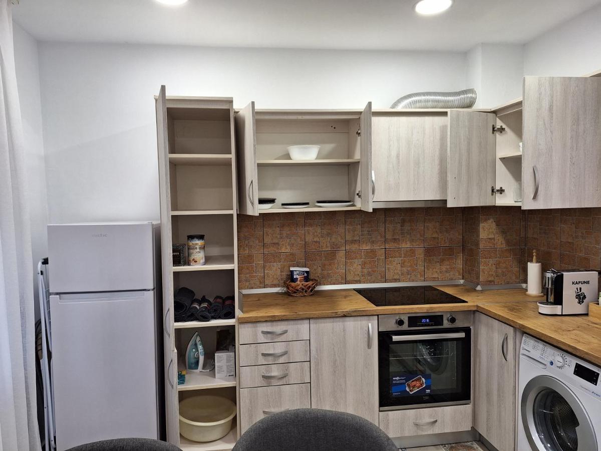 Black Eagle Central Unirii Square, 2 King Size Bedrooms, Free Private Parking Oradea Extérieur photo