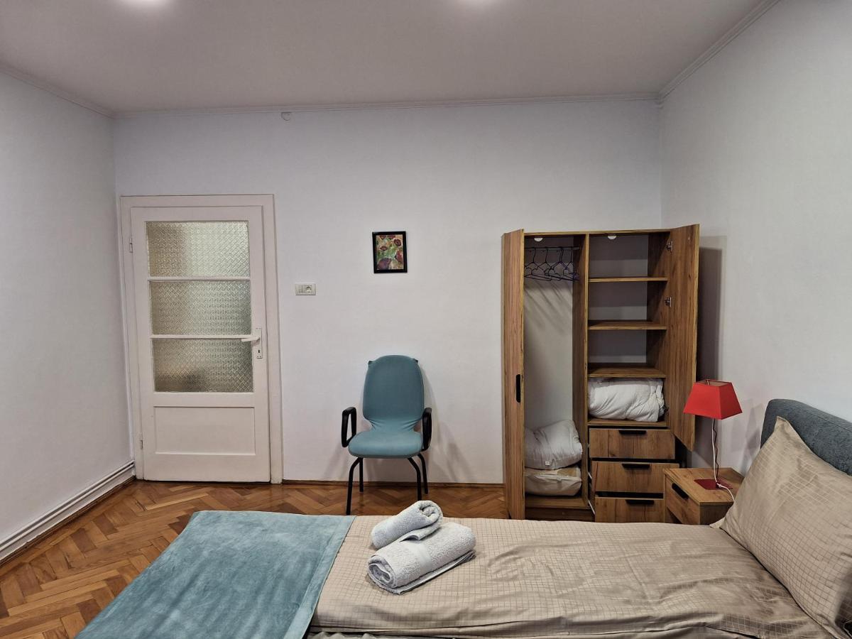 Black Eagle Central Unirii Square, 2 King Size Bedrooms, Free Private Parking Oradea Extérieur photo